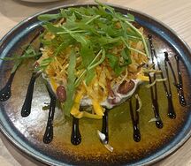 Салат с копченой курицей в имбирном соусе