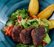 Салат с говядиной и печеным картофелем