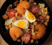 Салат а-ля Цезарь с креветками