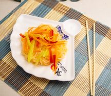 Салат с фунчозой