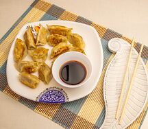 Жареные Цзяоцзы с креветкой, курицей и луком