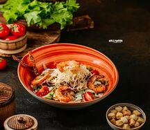 Салат Цезарь с курицей и креветками