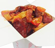 Лапша с копченостями в соусе барбекю