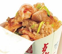 Курица с ананасами и креветками