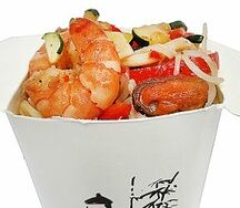 Рисовая лапша с морепродуктами
