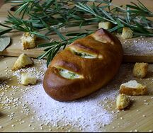 Пирожок с яйцом и рисом