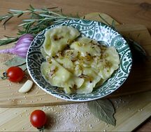 Вареники с картофелем и жареным луком