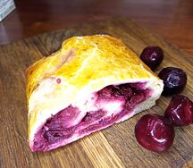 Штрудель вишневый