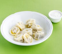 Сибирские пельмени со сметаной