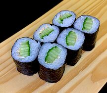 Ролл с огурцом классический