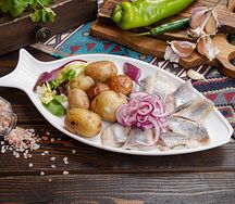 Сельдь с отварной картошкой