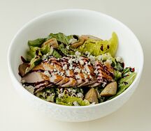 Салат с томленой уткой и грушей