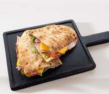 Неаполитанский сэндвич с тамбовским окороком и чеддером