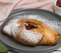 Ватрушка с малиной
