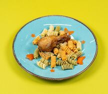 Голень цыпленка с макарошками