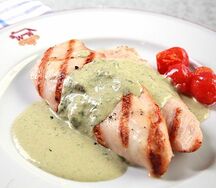 Куриное филе на гриле с сыром горгонзола в соусе Песто