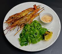 Креветки-лангустины, обжаренные с чесночком и маслицем