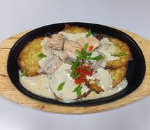 Драники с лососем и икрой