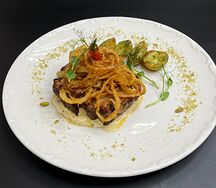 Стейк из свинины с перечным соусом