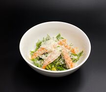 Салат из руколы с тигровыми креветками