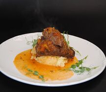 Говяжьи щечки с картофельным пюре