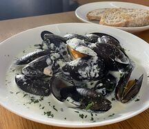 Мидии с сырным соусом