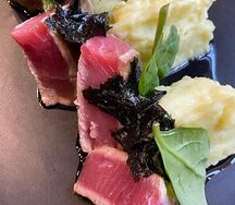 Тунец с картофельным пюре