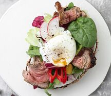 Брускетта с ростбифом 