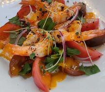 Салат с манго и креветками