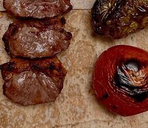 Шашлык из баранины с овощами на углях