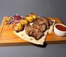 Шашлык из телятины и молодого картофеля 