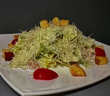 Цезарь с морепродуктами 