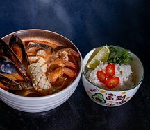 Том ям с морепродуктами