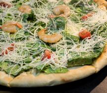 Пицца Цезарь с креветками