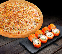 Пицца Маргарита и ролл Филадельфия