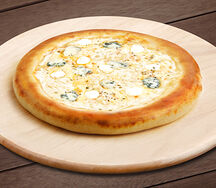 Пицца 5 сыров с горгонзолой 22 см на классическом тесте