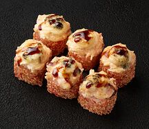 Запеченный ролл с крабом, креветкой и горгонзолой