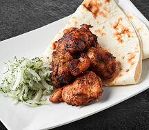 Шашлык с томатным соусом и лавашом