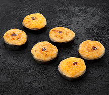 Ролл запеченный с лососем под сырным соусом