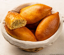 Пирожок с капустой и яйцом