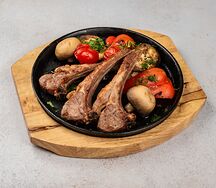 Каре ягненка с овощами