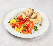Цыпленок отварной с овощами
