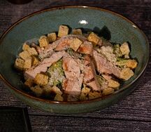 Цезарь с курицей