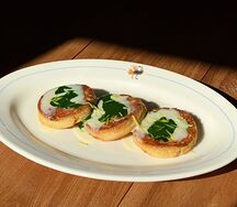 Кукурузные лепешки с кремом из кинзы
