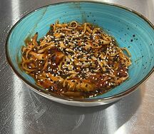 Удон с овощами и цыпленком 