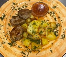 Свиные медальоны с картофелем 