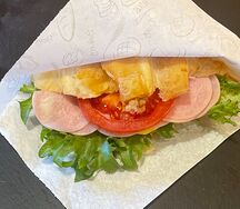 Круассан с ветчиной и сыром