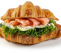 Круассан с семгой и творожным сыром
