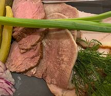 Мясное ассорти с соленьями