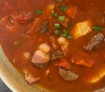 Венгерский суп-гуляш с клецками